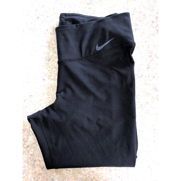 Nike Pants - Nike cropped athletic workout leggings